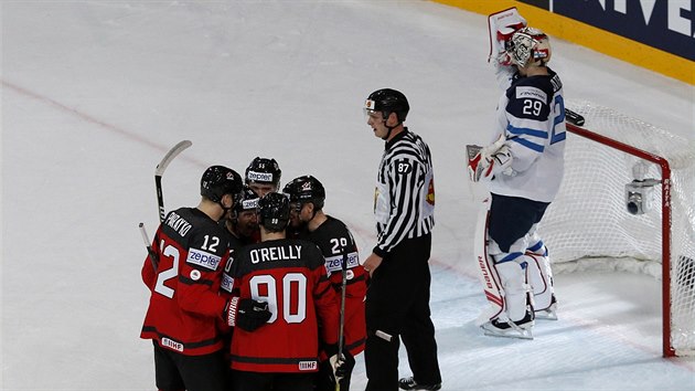 Glov radost hokejist Kanady v utkn s Finskem.