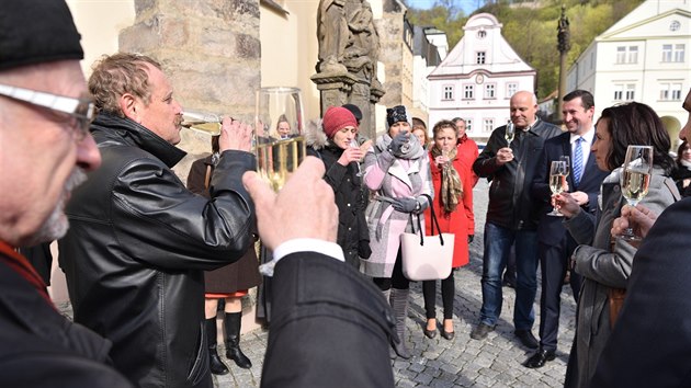 Putovn vstava Ble k prod, ble ke kultue zachycuje msta Kladskho pomez a sousednho polskho pohrani. Snmek je z vernise v Nchod v dubnu 2017, od kvtna do jna bude vstava putovat do Opole, Chorzwa, Lode, Poznan, Prahy, Adrpachu, Ratiboic a Vratislavi.