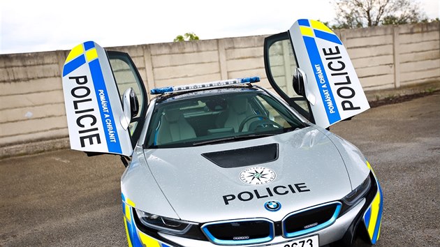 Supersportovn policejn vz BMW i8