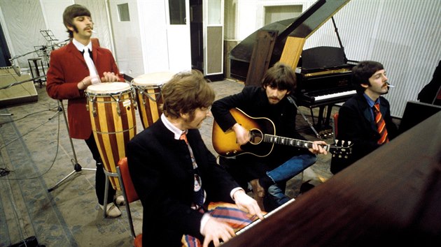 Beatles ve studiu Abbey Road v době nahrávání desky Sgt. Pepper’s Lonely Hearts Club Band