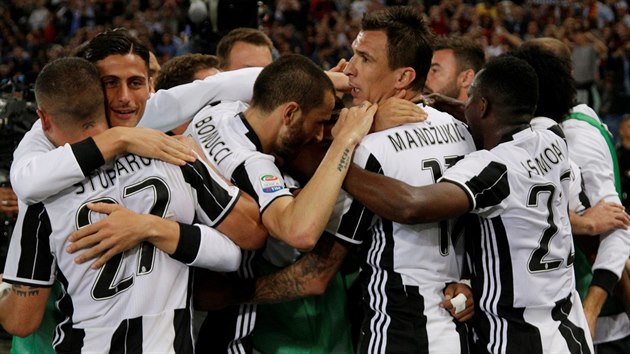 Glov radost fotbalist Juventusu v duelu na hiti AS m.