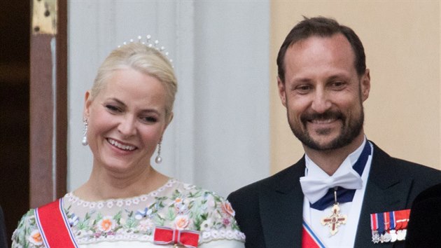 Norsk korunn princezna Mette-Marit a korunn princ Haakon (Oslo, 9. kvtna 2017)