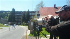 �ekání na Kajínka. Na snímku fotoreportér MF DNES Ota Bartovský.