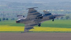 Certifika�ní let p�edvád�cího pilota Gripenu
