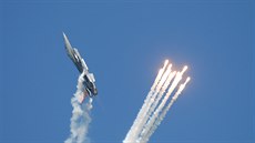 Letoun F-16 belgických vzduných sil bhem páteního nácviku na Den otevených...