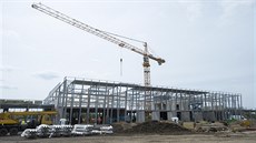 Nový terminál se na pardubickém leti�ti u� rýsuje.