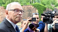 Premiér Bohuslav Sobotka se 17. kv�tna odpoledne se�el s poslancem Ivanem...