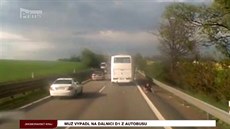 Mu vypadl na dálnici D1 z autobusu