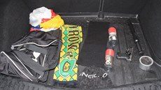 Plynová pistole, lepící páska, obuek a dalí vci tech lupi zadrených pi...