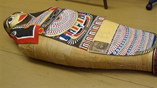 Výroba mumie v jihlavském muzeu.