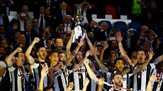 Fotbalisté Juventusu slaví triumf v Italském poháru.