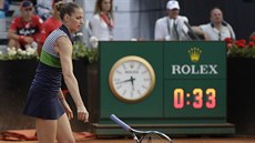 Karolína Plíková ve tvrtfinále turnaje v ím uvoluje frustraci.