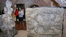 Výstava olomouckého Vlastivdného muzea s názvem Píbh kamene obsahuje i adu...