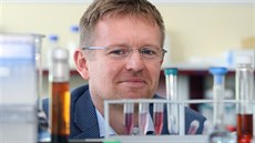 �editel Regionálního centra pokro�ilých technologií a materiál� Univerzity...