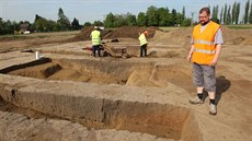 Na posledním úseku dálnice D1 mezi Perovem a íkovicemi archeologové u adu msíc provádí przkum, vzhledem k velkému mnoství nález ale potebují více asu.