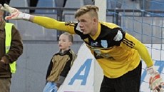 Ji�í Koukal diriguje znojemskou obranu, ve které naleznete i o 17 let star�í...
