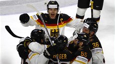 Radost nmeckých hokejist. Do hlouku pijídí kapitán Christian Ehrhoff.