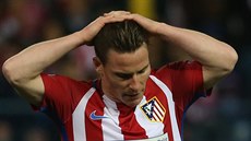 TO SE MI NEPOVEDLO. Útoník Atlétika Madrid Kevin Gameiro byl po nepromnní...