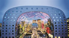 Brána. Zast�e�ené tr�i�t� Rotterdam Markthal od nizozemské kancelá�e MVRDV...
