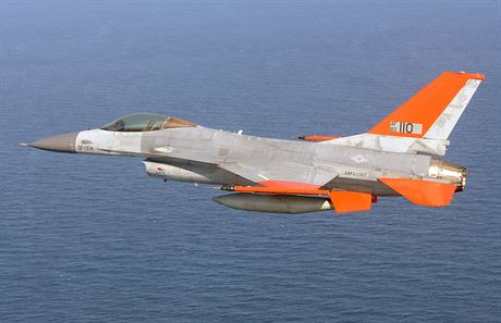 Létající ter QF-16 (ilustraní foto)