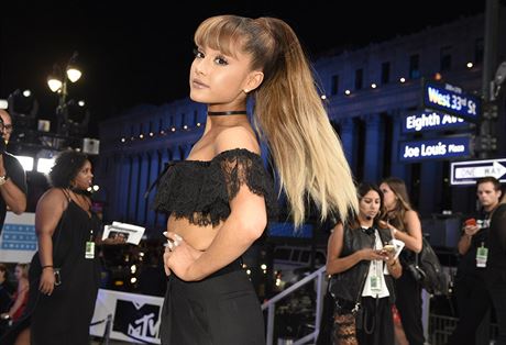 Zpvaka Ariana Grande na MTV Video Music Awards v New Yorku (28. srpna 2016).