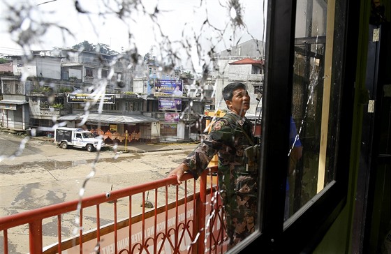 Vojáci ve mst Marawi, kde zuí boje s islamisty. (29.5. 2017)