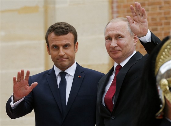 Vladimir Putin v pondlí jednal s Emmanuelem Macronem (29. kvtna 2017)