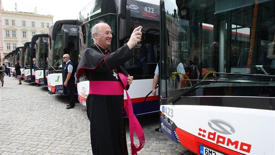 Olomoucký dopravní podnik pevzal deset nových autobus, kterým na Horním...