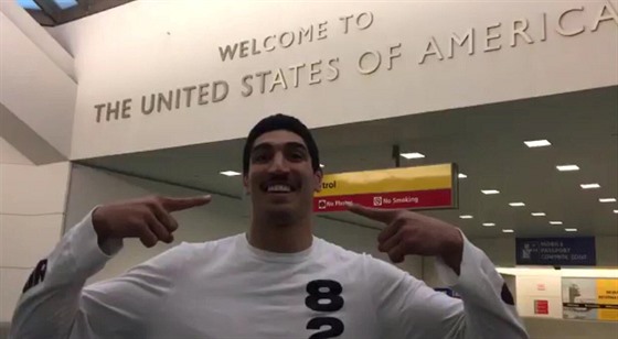 Turecká basketbalová hvzda Enes Kanter se po návratu do Spojených stát me...