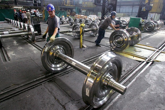 Výroba �elezni�ních kol v bohumínské spole�nosti Bonatrans.