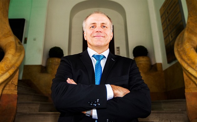 Bulovka se musí omluvit miliardáři Sehnalovi za prozrazení zprávy, že předbíhal při očkování