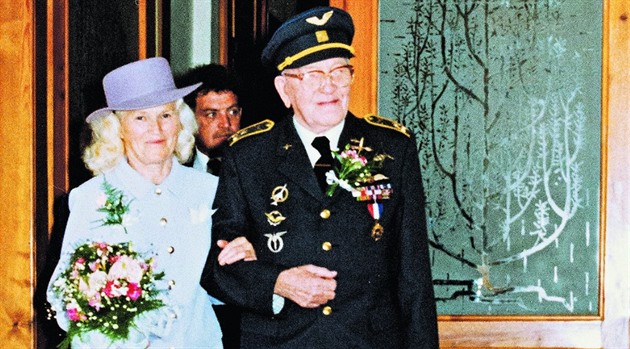 Snímek ze svatby Josefa a Marie Balejkových, brali se v 90. letech.