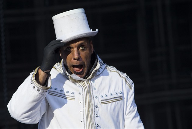 Nikdy jsem netvrdila, že mě zpěvák Rammstein znásilnil, hájí se fanynka