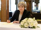 Britská premiérka Theresa Mayová navtívila Manchester den po útoku (23. kvtna...