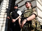 Britská vláda poslala do ulic stovky policist (25. kvtna 2017)