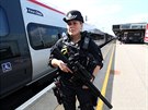 Britská vláda vyslala ihned po teroristickém útoku do ulic stovky ozbrojených...