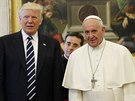 Donald Trump se ve středu setkal s papežem Františkem (24. května 2017).