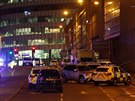 Exploze zasáhla koncertní halu v Manchesteru (23. kvtna 2017).