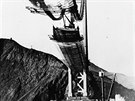 Výstavba mostu Golden Gate v San Franciscu. Fotografie z listopadu roku 1936