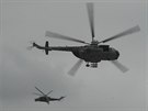 SPolená ukázka vrtulník Mi-171 a bitevníku Mi-24/35 na Dni otevených dveí...