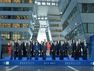 Spolená fotka lídr NATO v novém bruselském sídle Aliance