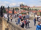 Turist na Karlov most v Praze