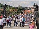 Turist� na Karlov� most� v Praze