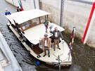 Na hnvkovickém jezu u Týna nad Vltavou oteveli novou plavební komoru....