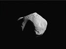 Planetka Mathilde vyfocená sondou NEA Shoemaker v roce 1997 ze vzdálenosti...