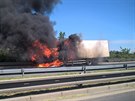 Dopravu na Jiní spojce u trbohol zastavil hoící kamion (29.5.2017)
