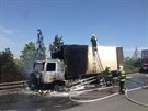 Dopravu na Jiní spojce u trbohol zastavil hoící kamion (29.5.2017)