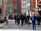 Policie den po útoku na koncertní halu v Manchesteru evakuovala tamní nákupní...