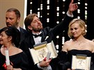 Vítězný švédský tvůrce snímku The Square a herečka Diane Krugerová s cenami 70....