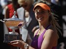 Jelena Svitolinová s trofejí pro vítzku turnaje v ím.